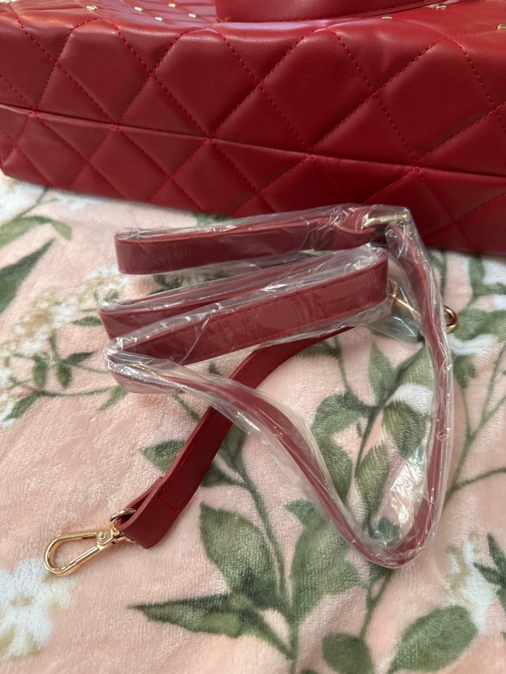 NWT BADGLEY MISCHKA VEGAN LEATHER TOTE BURGUNDY - Picture 3 of 4